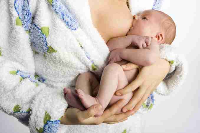 Le colostrum : une quantité de bienfaits pour le nouveau-né