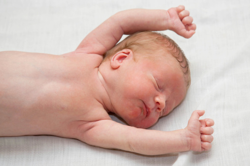 Débuter l’allaitement : Comment savoir quand mon bébé a besoin de téter ?